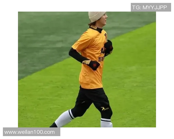 足球明星独家操作技巧揭秘视频助你提升球技水平与比赛表现